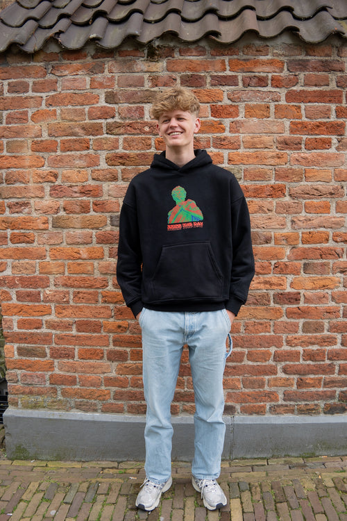 model in digital renaissance hoodie van seize the day van voorkant