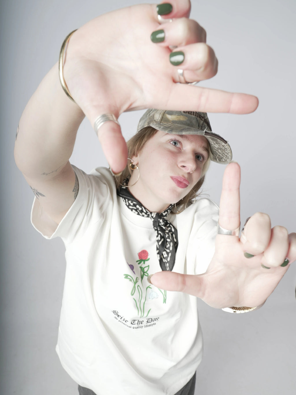 Model in Better Tee van Seize the day