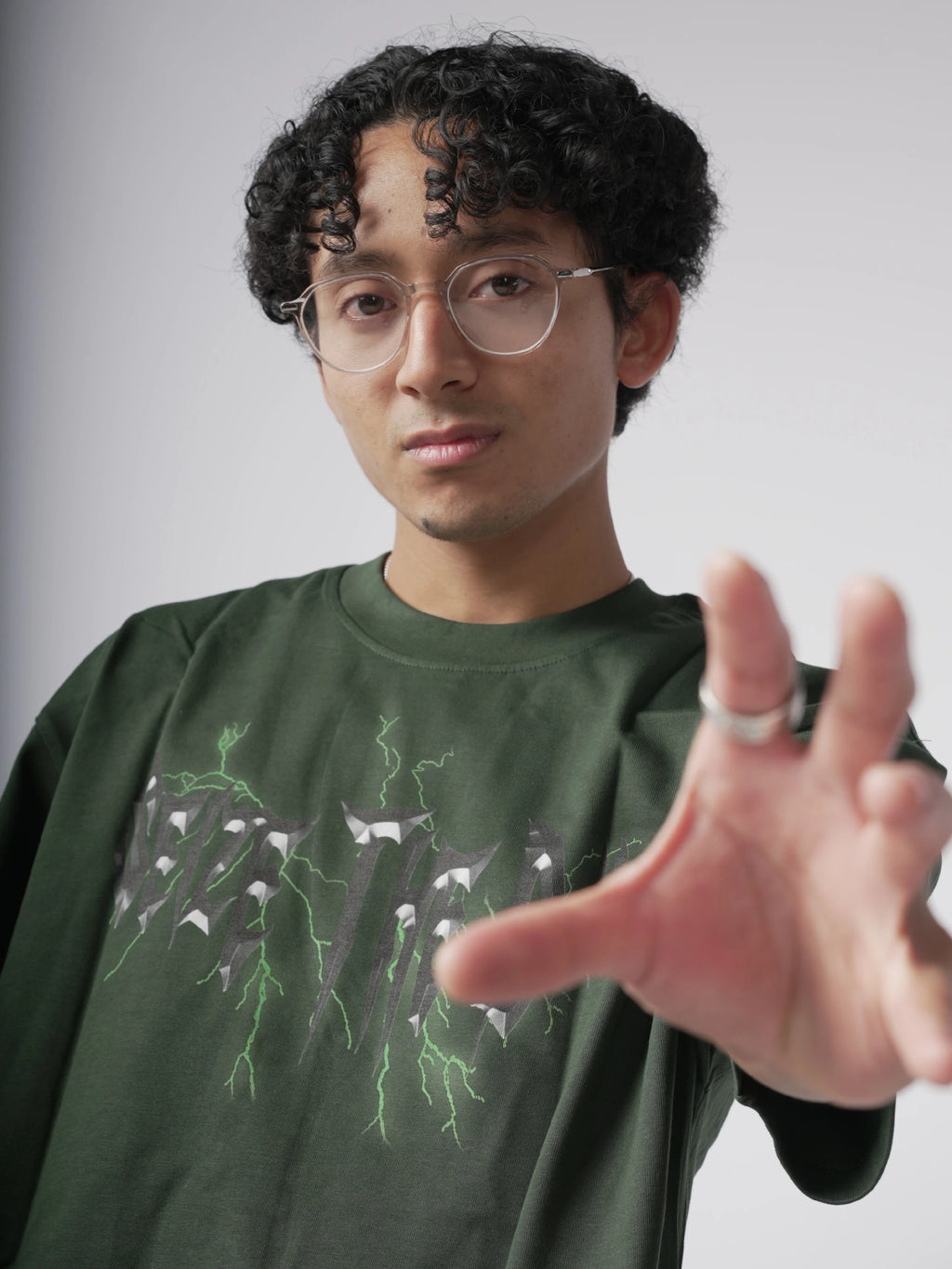 Model in Verdant Statue Tee  van Seize the day 