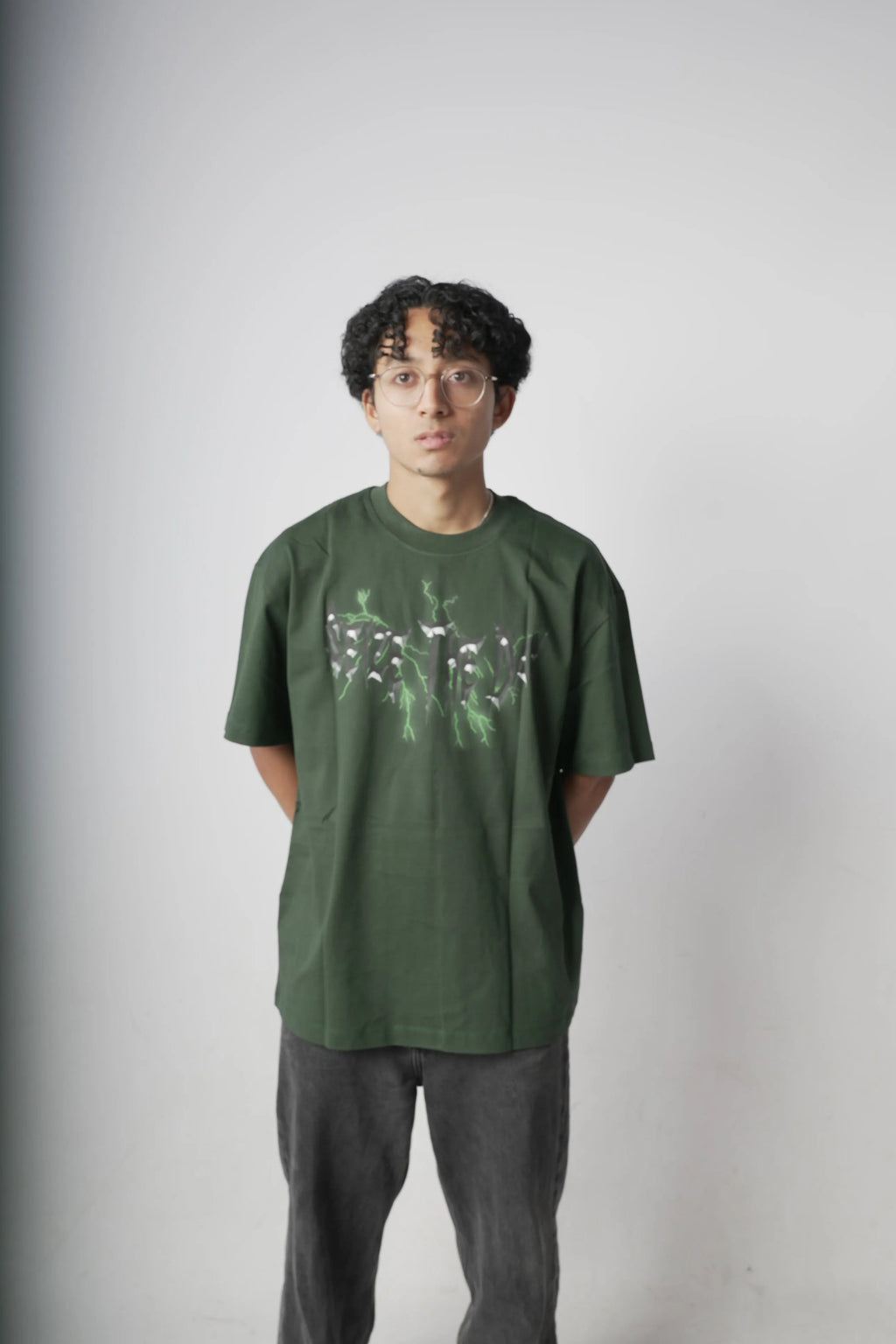 Model in Verdant Statue Tee  van Seize the day 