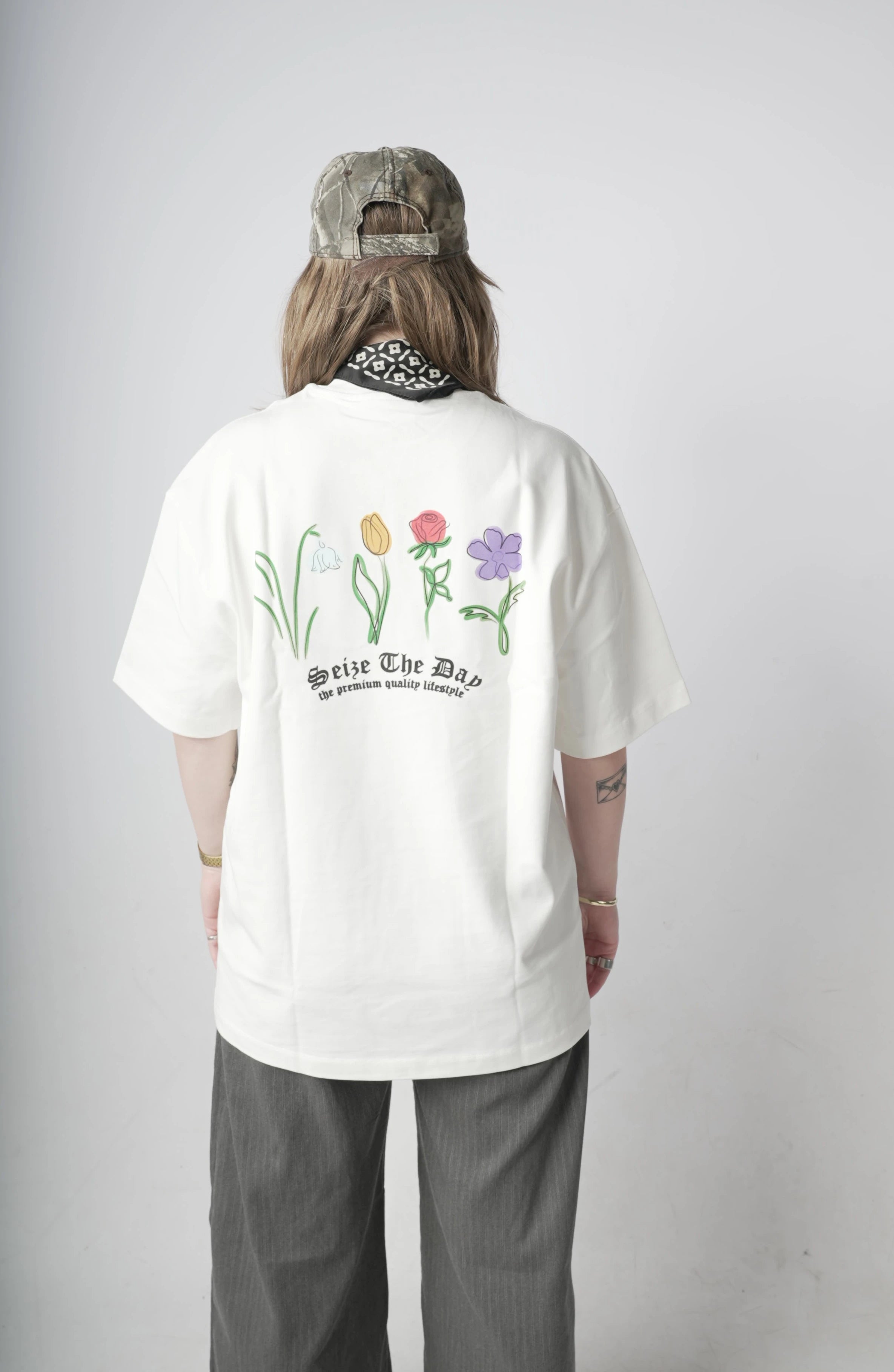 Model in Better Tee van Seize the day